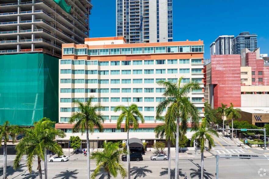 More Photos Of 340 Biscayne Blvd, Miami Hotel For Sale