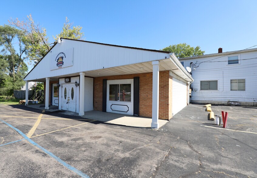 More Photos Of 8372 N Saginaw Rd, Mount Morris Restaurant For Sale