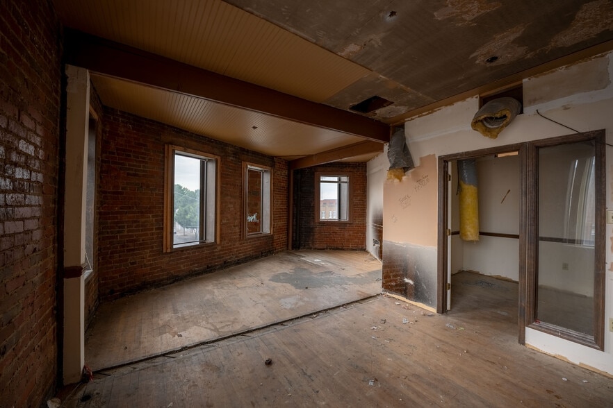 More Photos Of 233 E Sullivan St, Kingsport Storefront For Sale