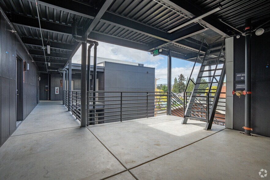 More Photos Of 2171 N Rosa Parks Way, Portland Apartments For Sale