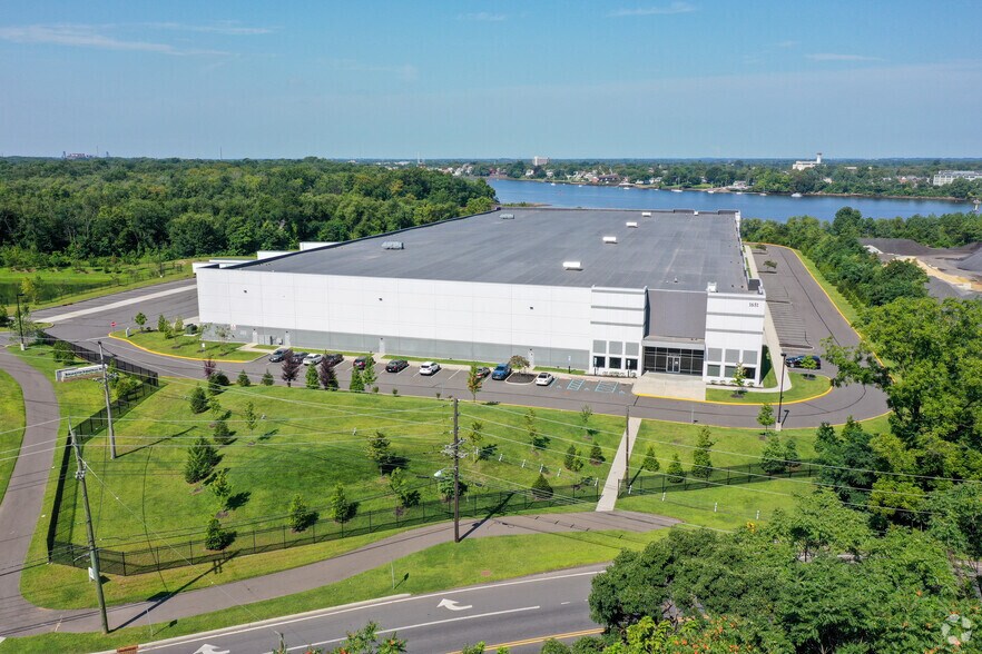 Primary Photo Of 1651 River Rd, Burlington Warehouse For Lease