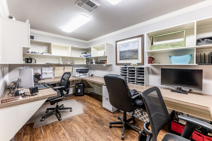 More Photos Of 101 Hidden Valley Cir, Huntsville Office For Sale