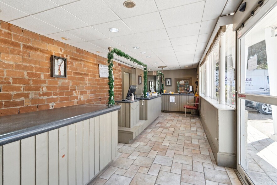 More Photos Of 5325 Canal Blvd, New Orleans General Retail For Sale