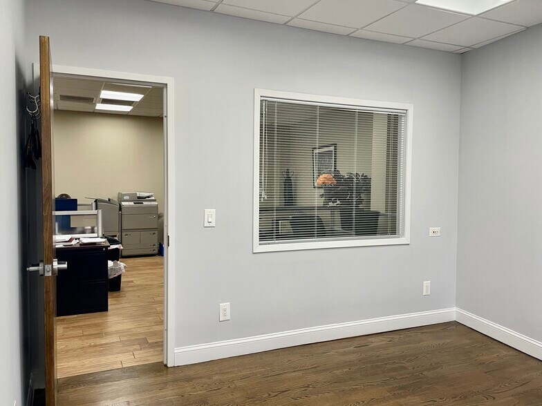 More Photos Of 3641-3651 Bell Blvd, Bayside Storefront Retail Office For Lease