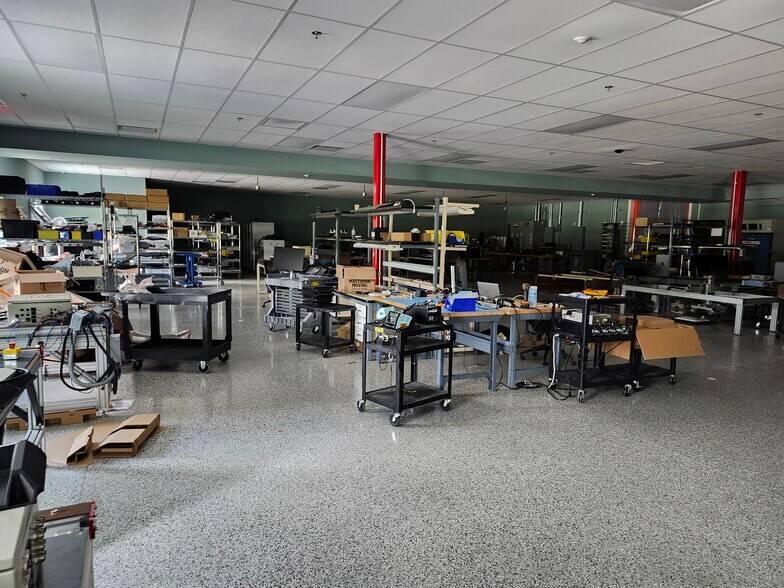 More Photos Of 528 Sunbury Rd, Midway Warehouse For Lease