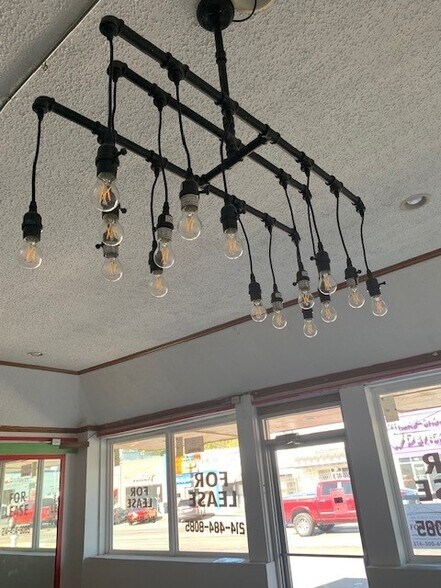 More Photos Of 2706 Samuell Blvd, Dallas Storefront For Lease