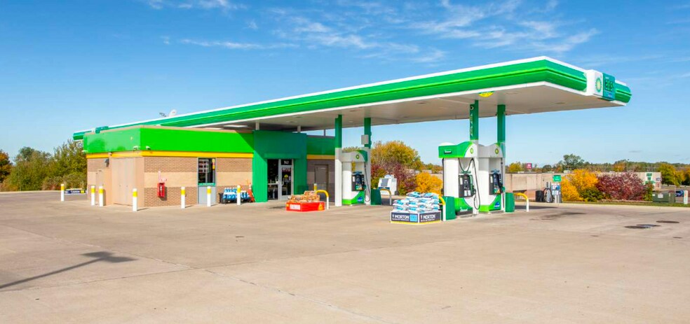 More Photos Of 940 Evergreen Sq SW, Pine City Service Station For Sale