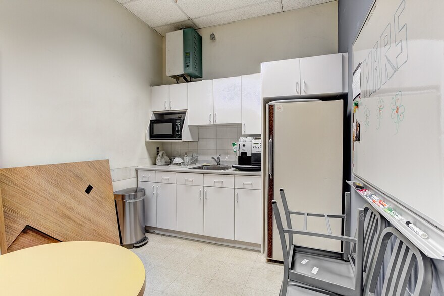 More Photos Of 1111 Rue Saint-Urbain, Montréal Office For Sale