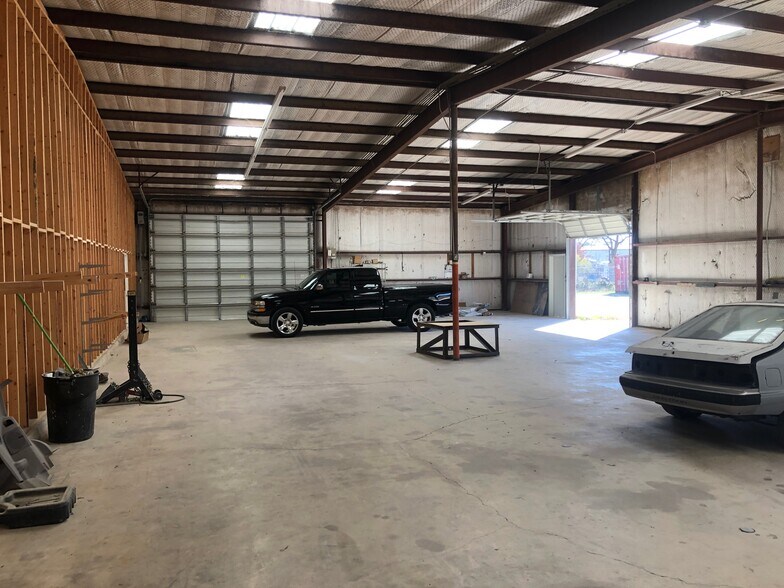 More Photos Of 124 Industrial Dr, Boerne Service For Lease