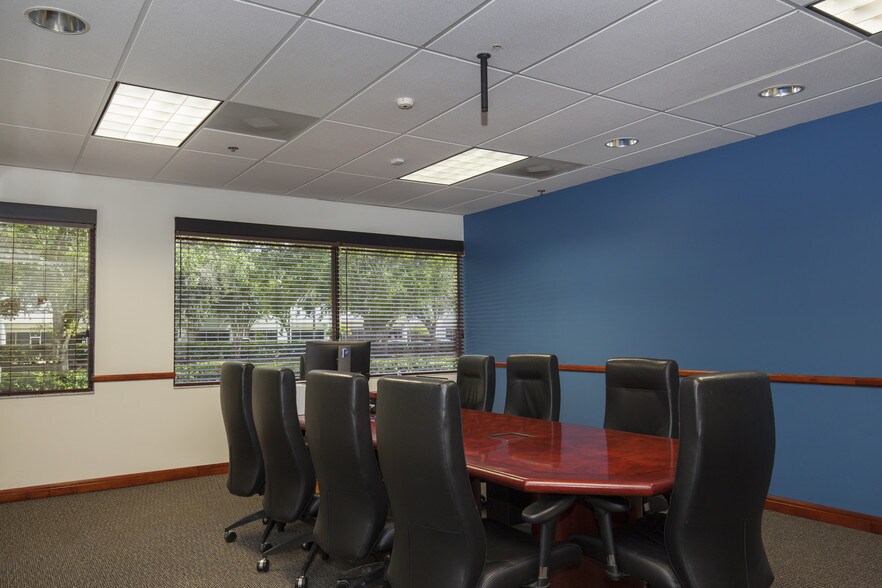 More Photos Of 550 Technology Park, Lake Mary Light Manufacturing For Sale