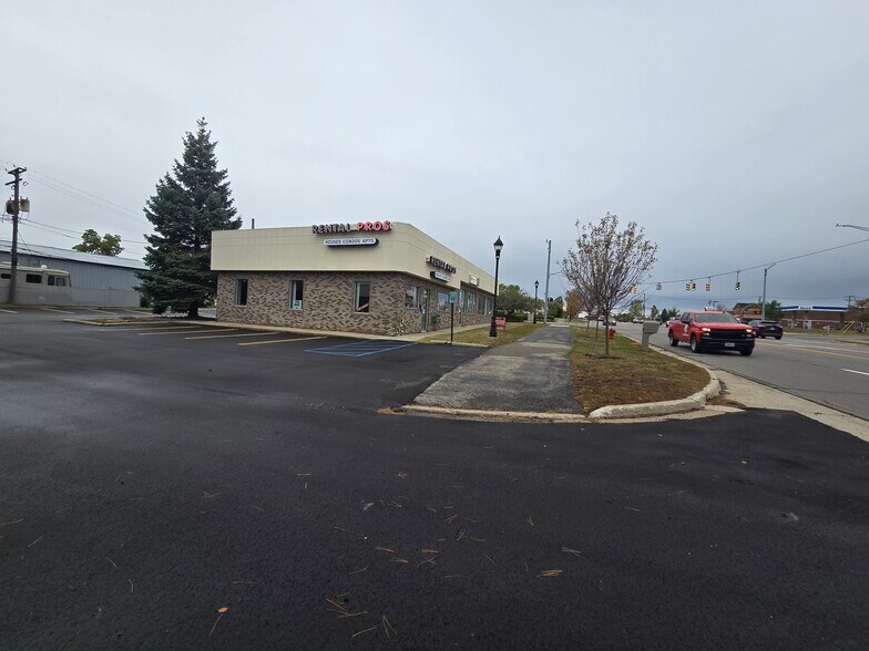More Photos Of 2250 Pontiac Rd, Auburn Hills Office For Lease