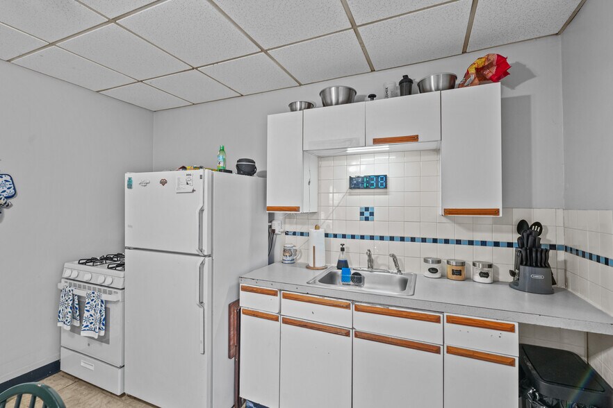 More Photos Of 79 Hamlet Ave, Woonsocket Apartments For Sale