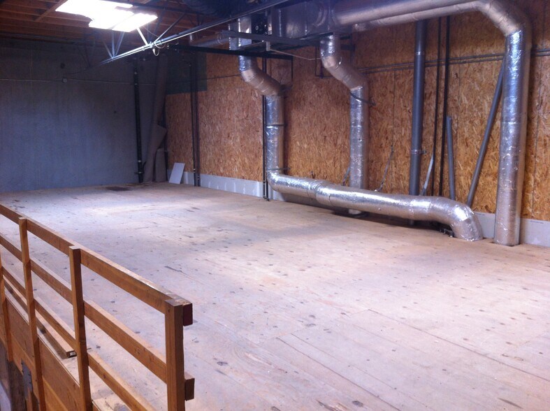 More Photos Of 671 Willow Pass Rd, Pittsburg Warehouse For Lease