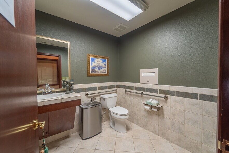 More Photos Of 1444 W Main St, Ripon Medical For Sale