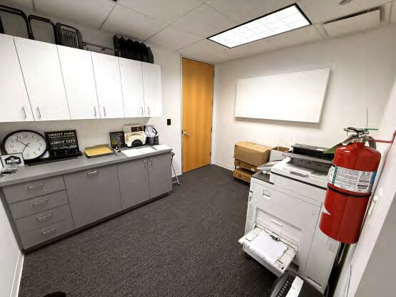 More Photos Of 230 W Monroe St, Chicago Office For Lease