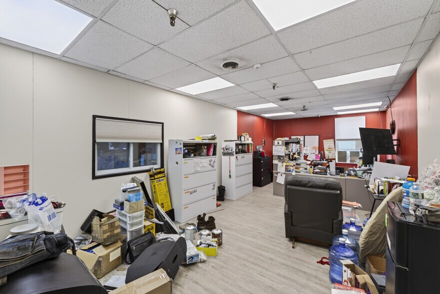 More Photos Of 210 W Terminal Rd, Liverpool Distribution For Lease