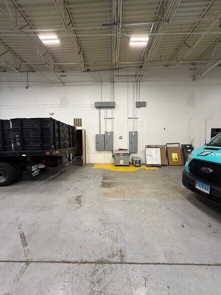 More Photos Of 27 Garden St, Danvers Warehouse For Lease