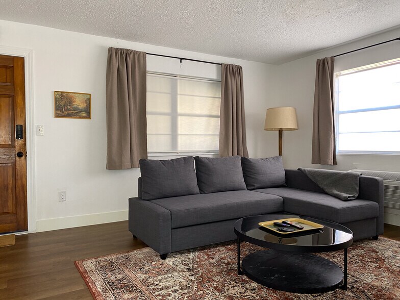 More Photos Of 2044 E Van Buren, Eureka Springs Hotel For Sale