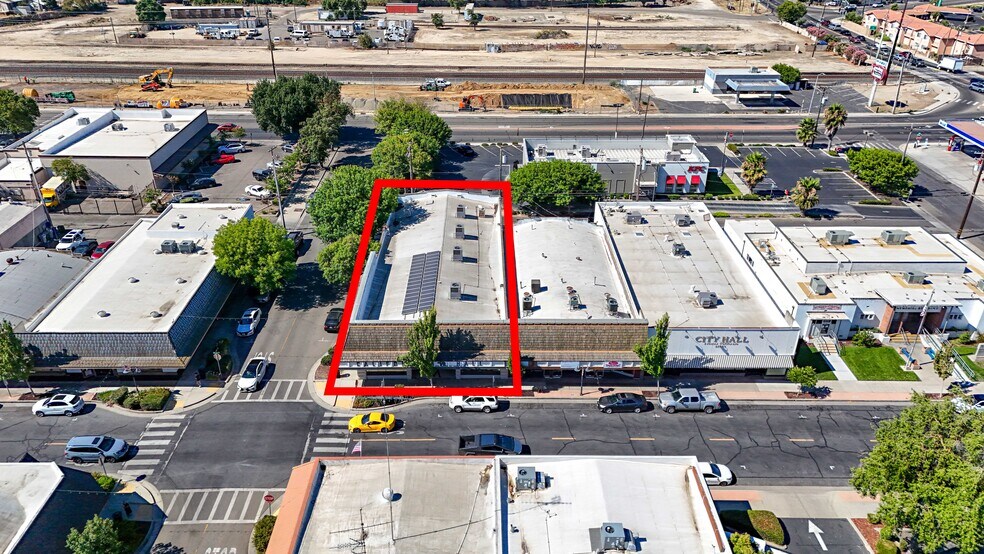 More Photos Of 1300-1340 Broadway Ave, Atwater Storefront For Lease