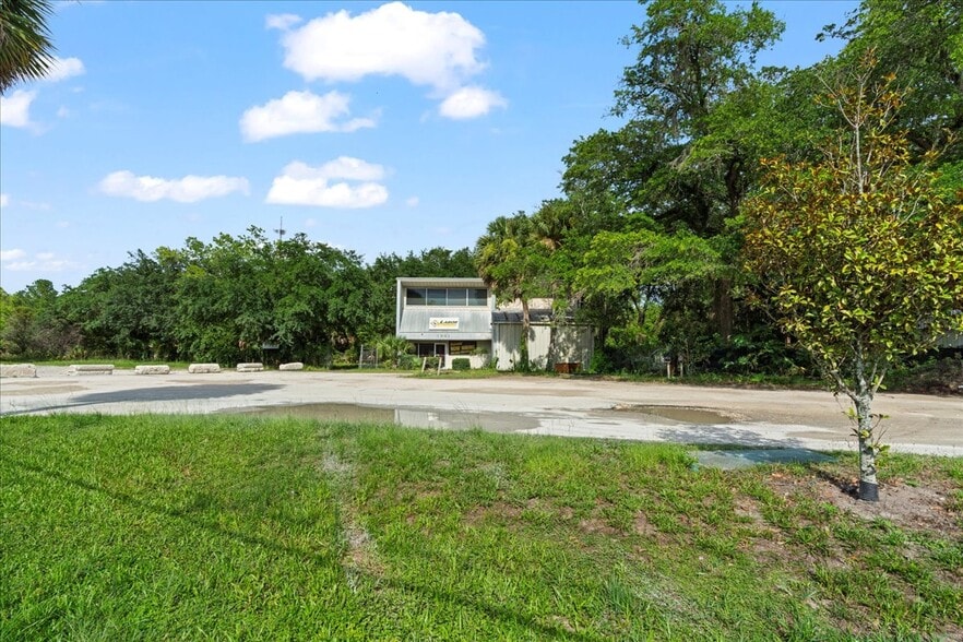 More Photos Of 1001 NE Waldo Rd, Gainesville Office For Sale