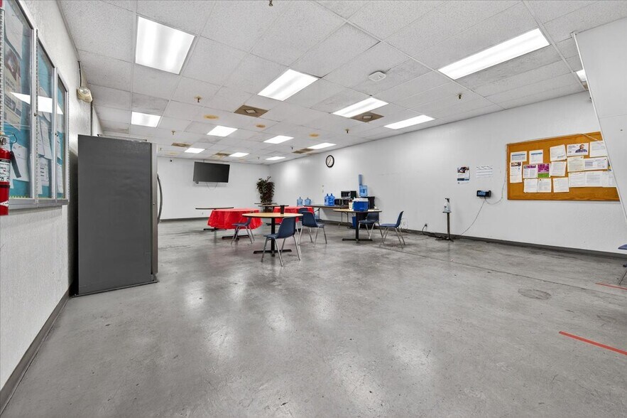 More Photos Of 1121 Annadale Ave, Sanger Refrigeration Cold Storage For Lease