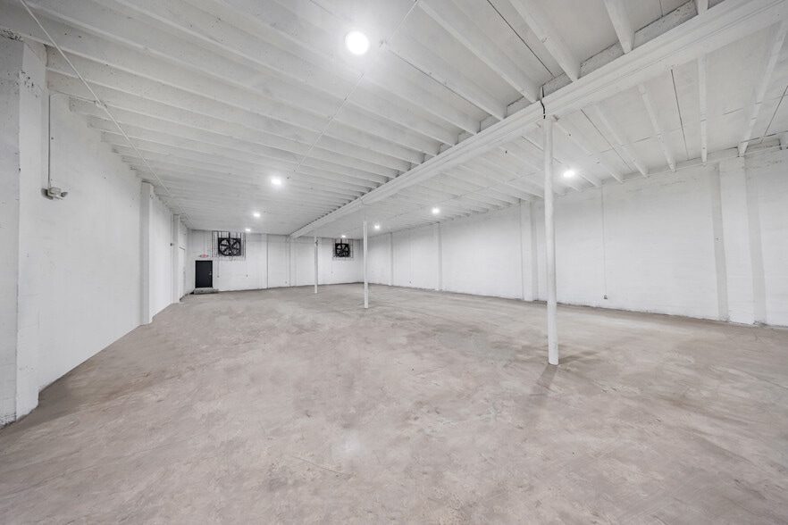 More Photos Of 3916-3920 NW 32nd Ave, Miami Warehouse For Lease