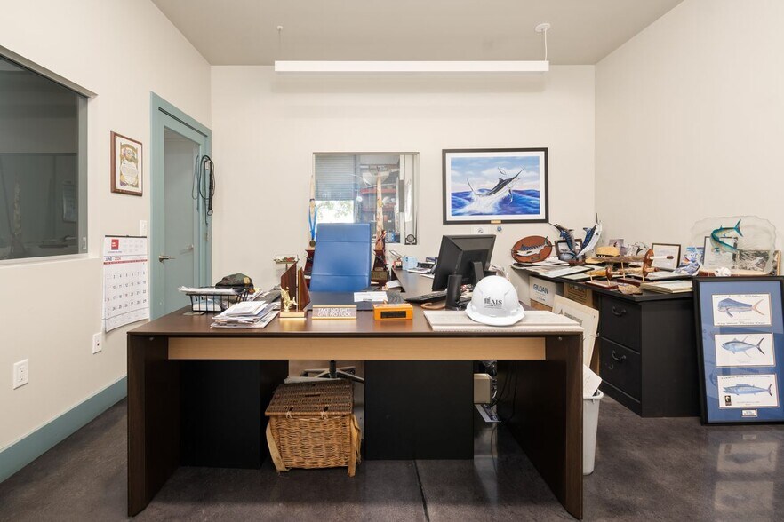 More Photos Of 2239 15th St, Sarasota Warehouse For Sale