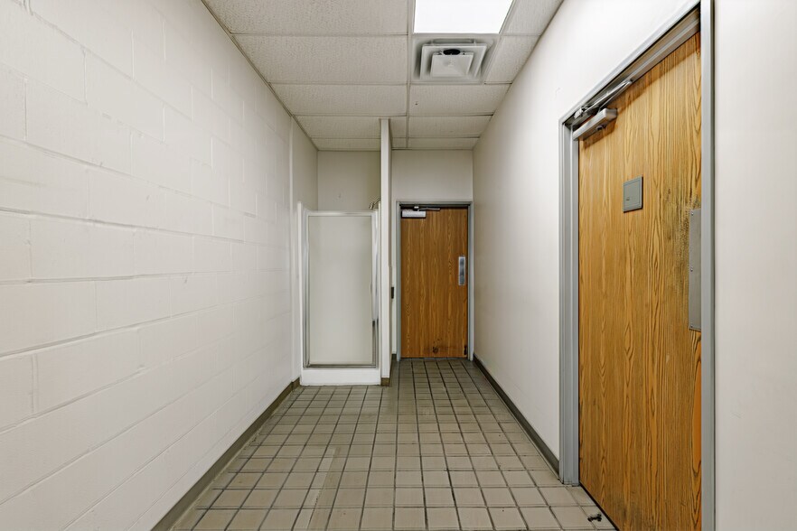 More Photos Of 1715 W Commerce Dr, Marshall Service For Sale