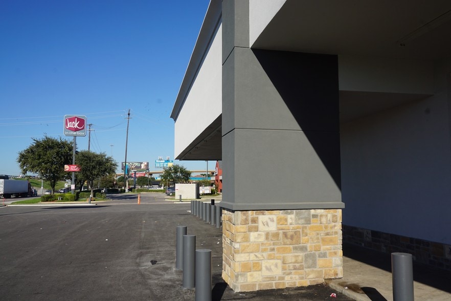 More Photos Of 10240-10242 N Walton Walker Blvd, Dallas Freestanding For Lease