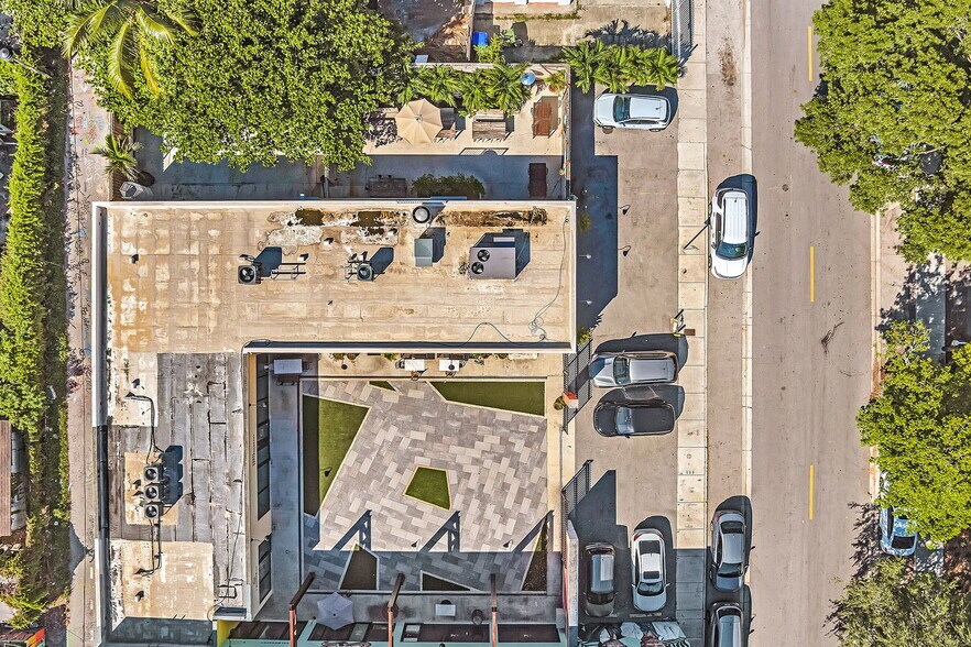 More Photos Of 20-30 NW 34th St, Miami Storefront Retail Office For Lease