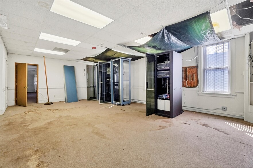 More Photos Of 24 John St, Middletown Office Residential For Sale