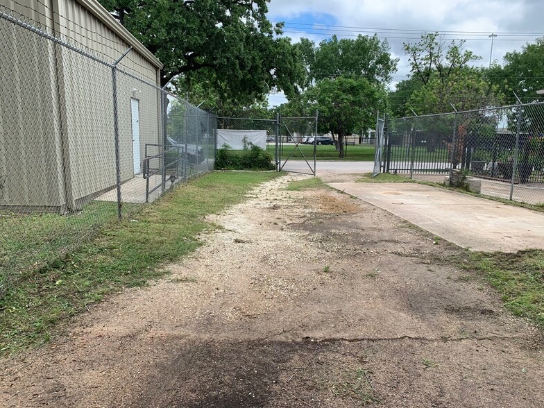 More Photos Of 844 27th st, Houston Flex For Lease