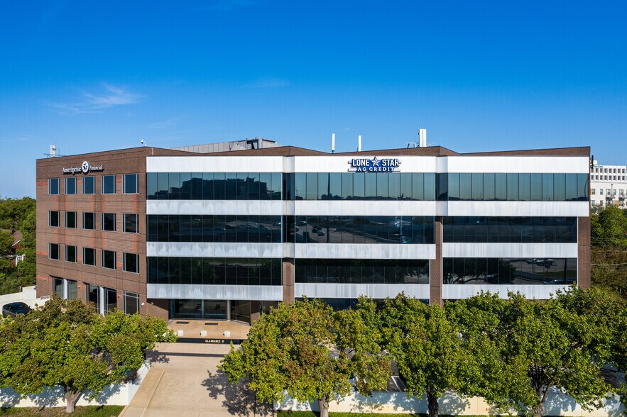 More Photos Of 1612 Summit Ave, Fort Worth Office For Lease
