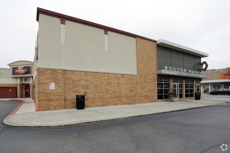 More Photos Of 7217-7249 Lake St, River Forest Unknown For Lease