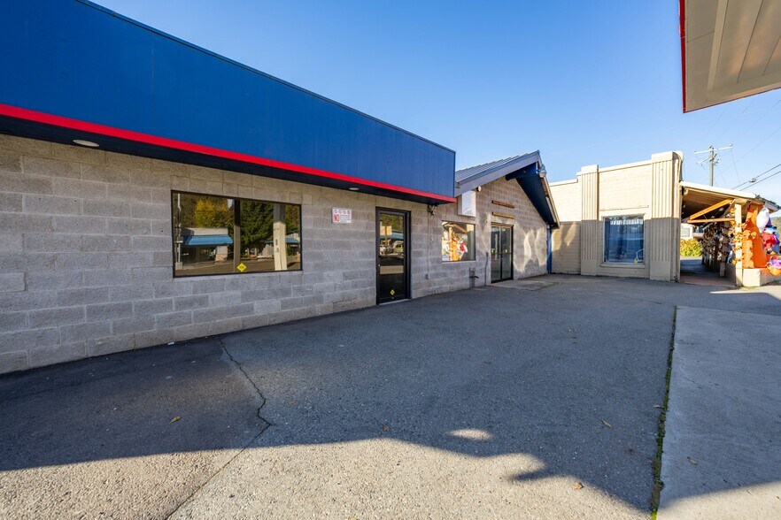 More Photos Of 21823 Highway 62, Shady Cove Storefront For Lease