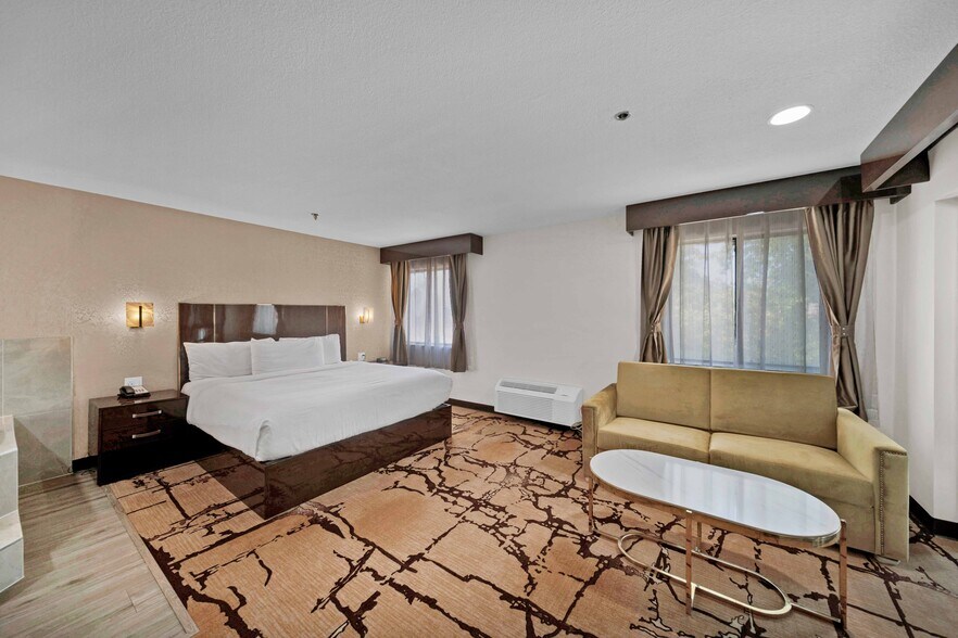 More Photos Of 2040 Factory Outlets Dr, Anderson Hotel For Sale