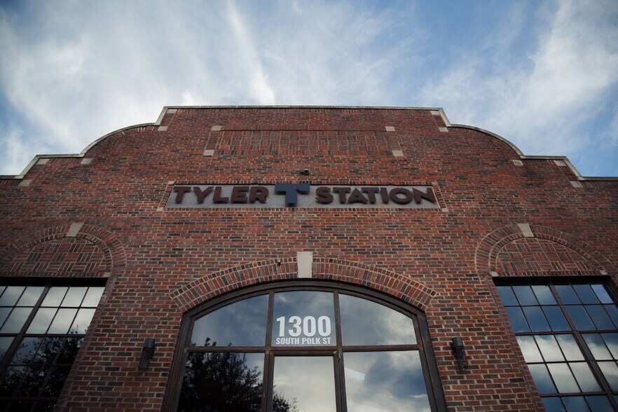 More Photos Of 1300 S Polk St, Dallas Light Manufacturing For Lease
