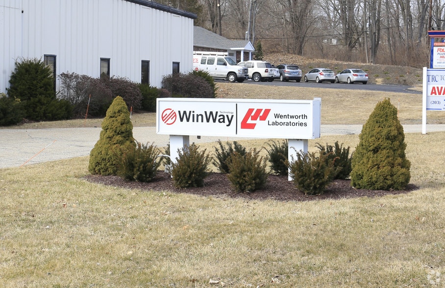 More Photos Of 500 Federal Rd, Brookfield Manufacturing For Lease