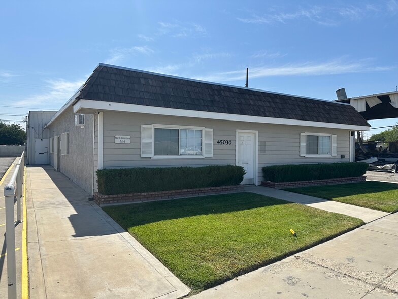 More Photos Of 45030 Trevor Ave, Lancaster Service For Lease