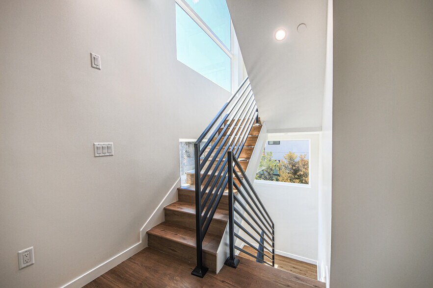 More Photos Of 2129 Aaron St, Los Angeles Apartments For Sale