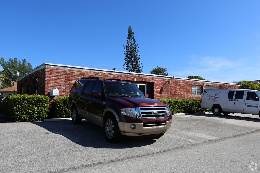 More Photos Of 1190-1191 Old Dixie Hwy, Delray Beach Warehouse For Lease