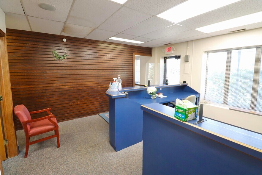 More Photos Of 414 Lincolnway, La Porte Office For Sale