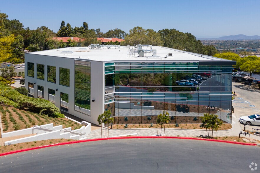 More Photos Of 11149 N Torrey Pines Rd, La Jolla Research And Development For Lease
