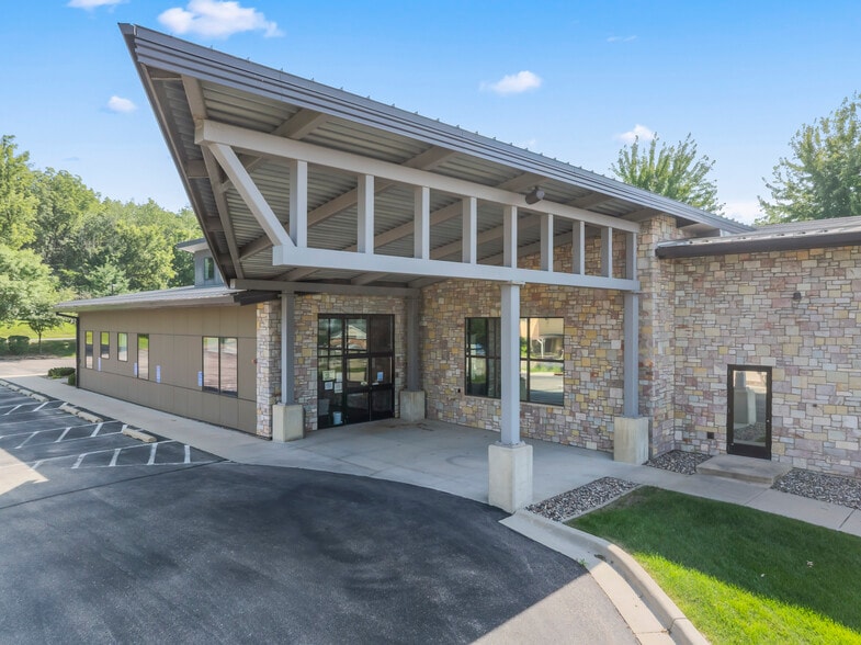 More Photos Of 2200 2nd St SW, Rochester Office For Sale