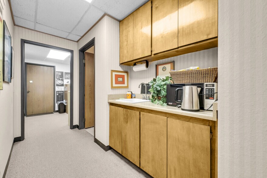 More Photos Of 1200 N Jefferson St, Anaheim Showroom For Sale