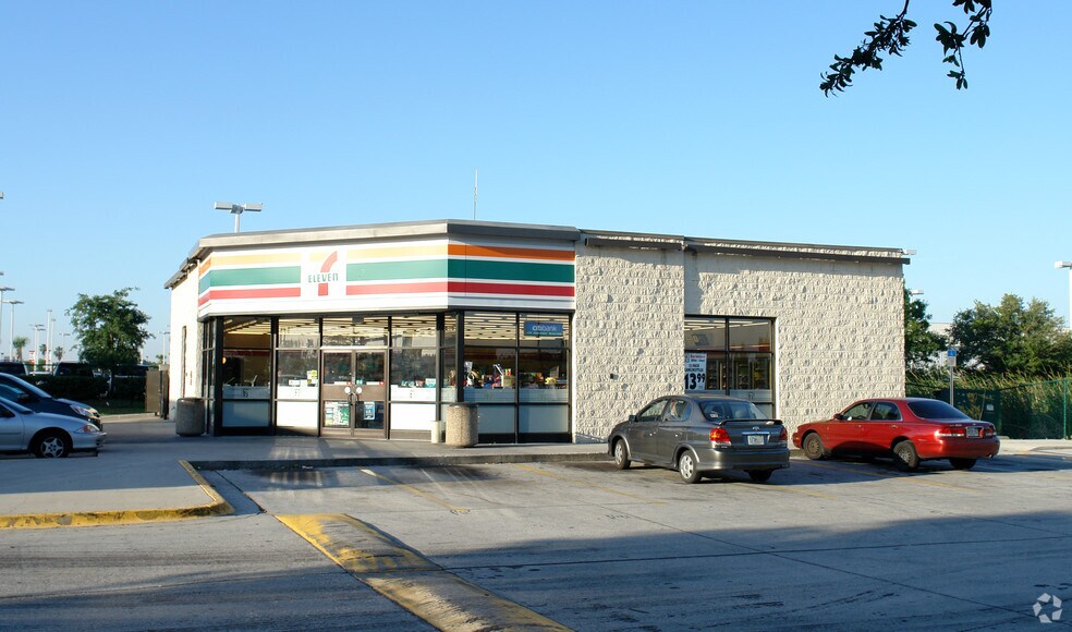 More Photos Of 11008 S Orange Blossom Trl, Orlando Service Station For Lease