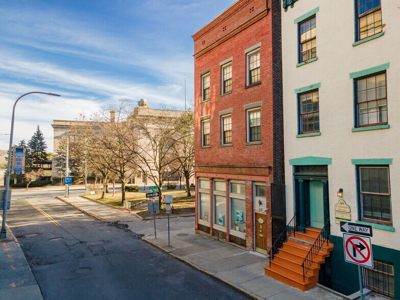 More Photos Of 46 Columbia St, Albany Office For Sale