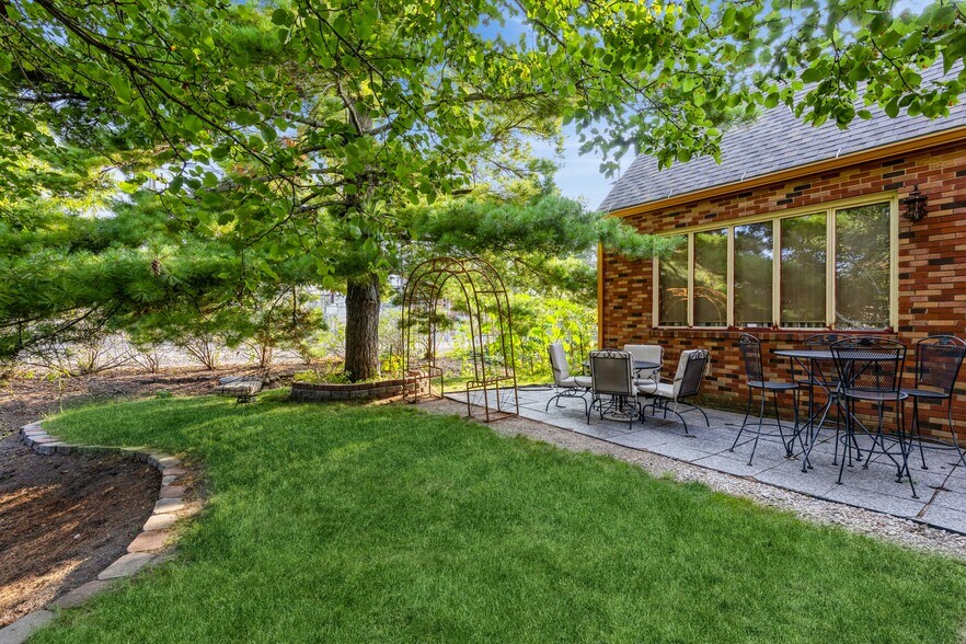 More Photos Of 324 1st St, Des Moines General Retail For Sale