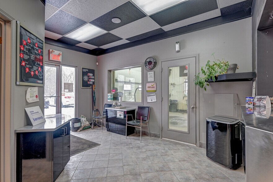 More Photos Of 11 Rue Notre-Dame, Berthierville Industrial For Sale