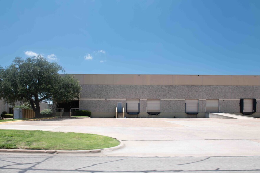 Primary Photo Of 14271-14277 Welch Rd, Farmers Branch Warehouse For Lease